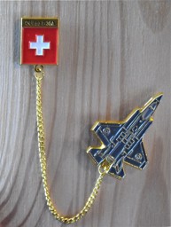 Image de Oui au F-35A Forces aériennes suisses. Pin avec un avion F-35 et une croix suisse