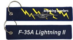 Picture of F-35 A Lightning II breaking barriers Schlüsselanhänger dunkelblau