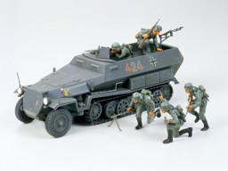 Immagine di Tamiya Deutsche Wehrmacht Hanomag SdKfz 251/1 Halftrack WWII Modellbau Set 1:35 Military Miniature Set No. 20