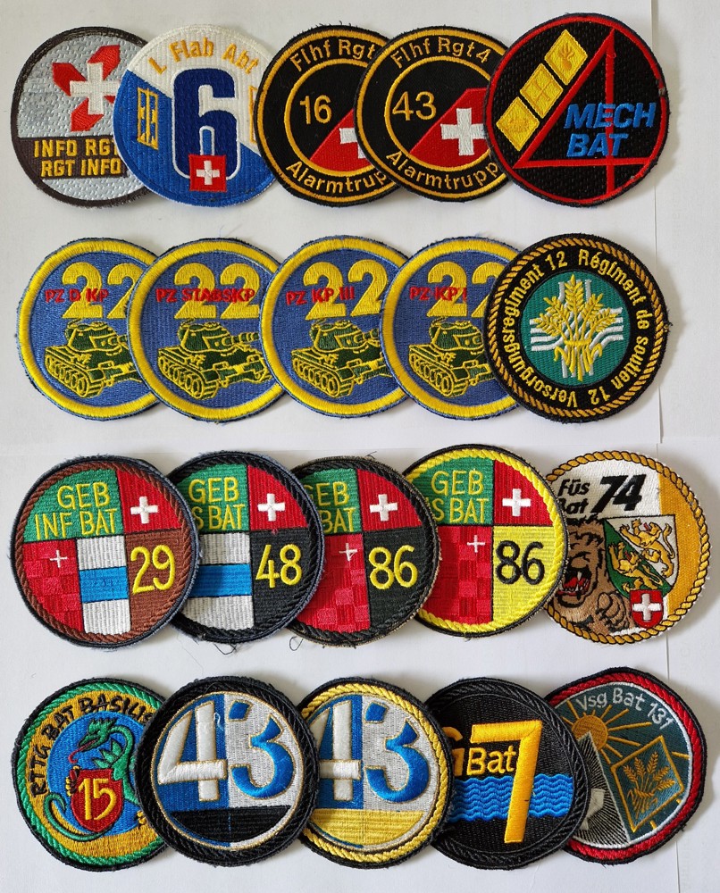Immagine di Armee 95 Sammlung mit 20 verschiedenen Badges
